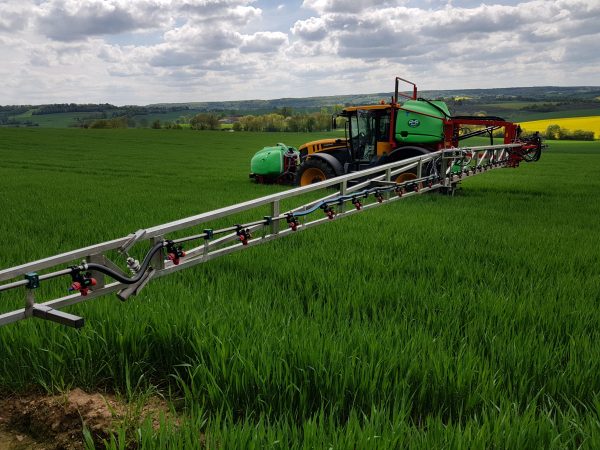 Pulvérisateur embarqué sur JCB fastrac