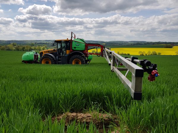 Pulvérisateur embarqué sur JCB fastrac