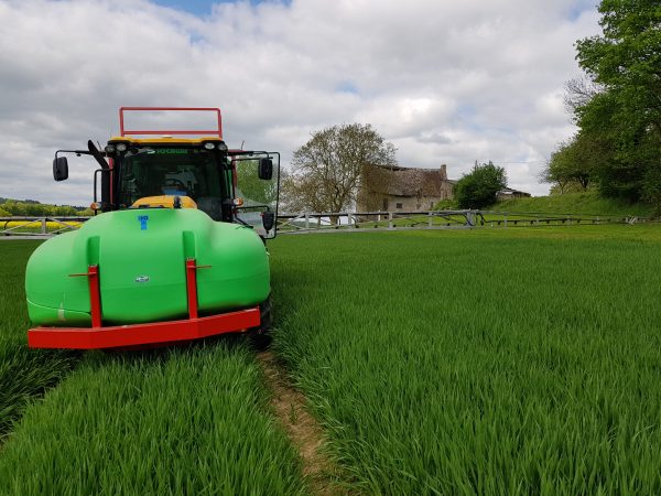 Pulvérisateur embarqué sur JCB fastrac