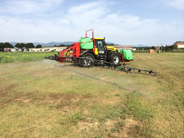 Pulvérisateur embarqué sur JCB fastrac