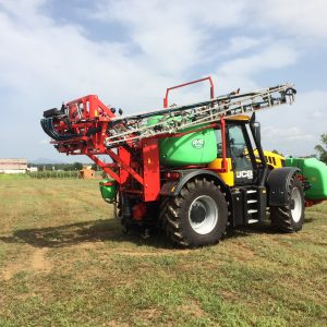 Pulvérisateur embarqué sur JCB fastrac