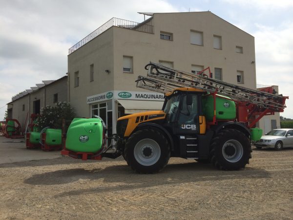 Pulvérisateur embarqué sur JCB fastrac