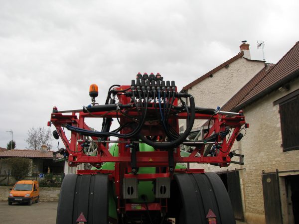 Pulvérisateur 28 mètres 6000 litres